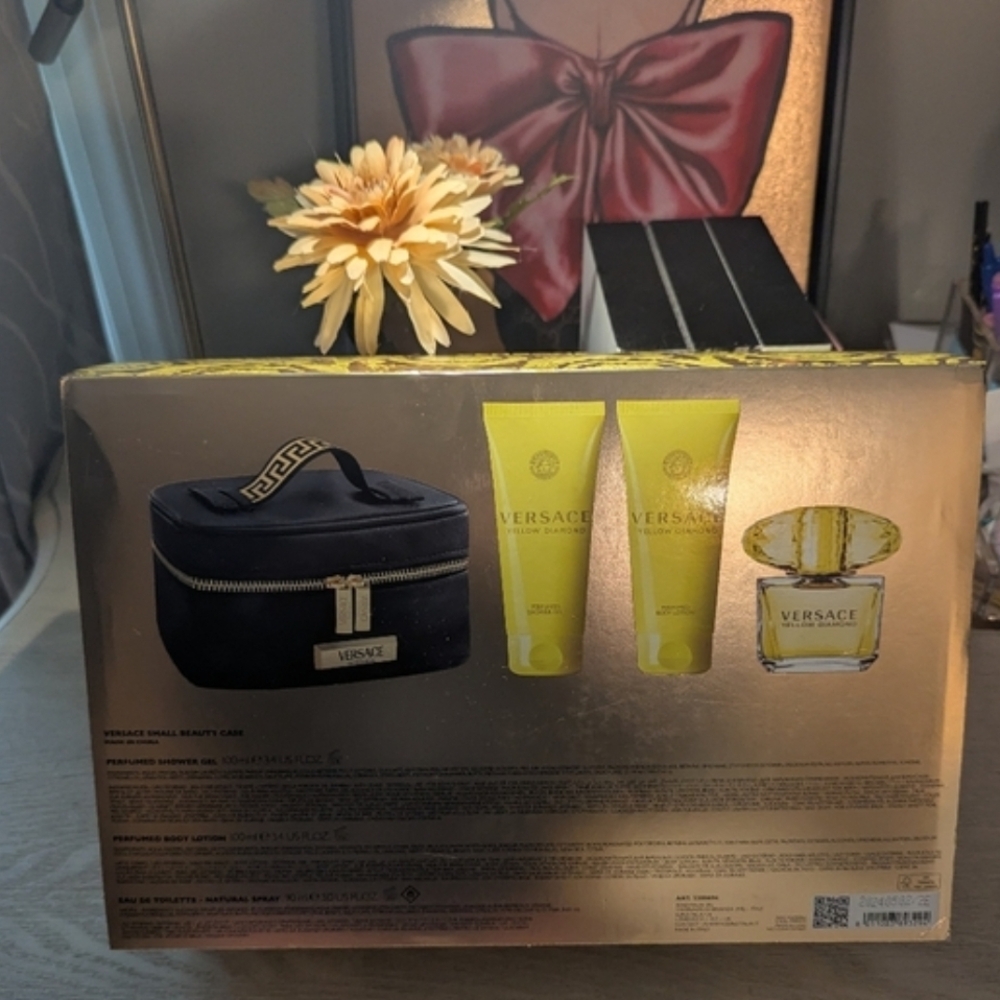 Versace Yellow Diamond Gift Box - Decorative Designer Packaging - Picture 3 of 7